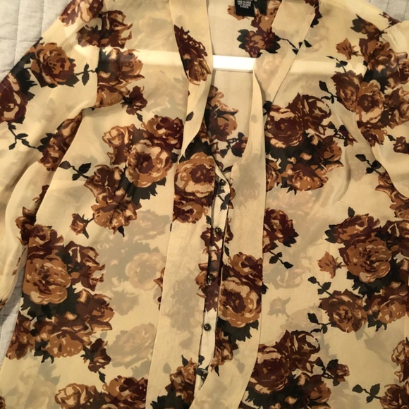 Floral Sheer Blouse - Picture 5 of 5